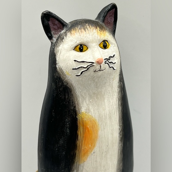 Resin Tall Cat Figurine Flower Details 9 in Height - Picture 7 of 8
